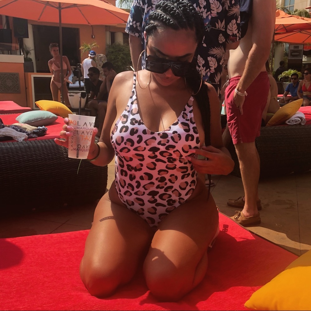 One piece swim suit